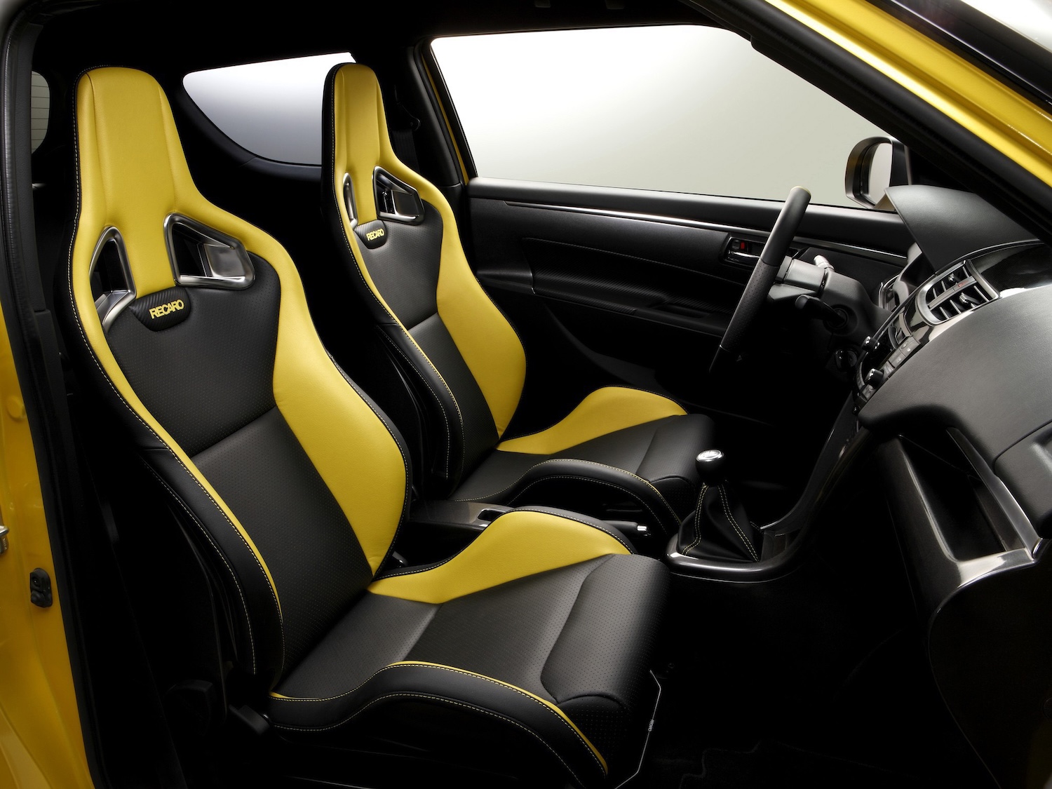 1576165_suzuki_swift_S.jpg