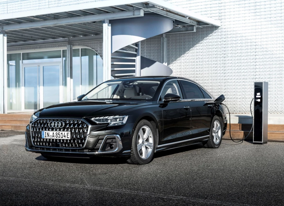 1659624-Audi-A8_L_60_TFSI_e-2022-03.jpg