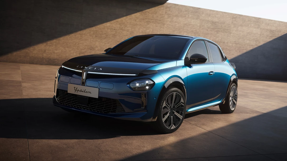 1693211-NewLANCIAYPSILONEDIZIONELIMITATACASSINA (7)-min.jpg