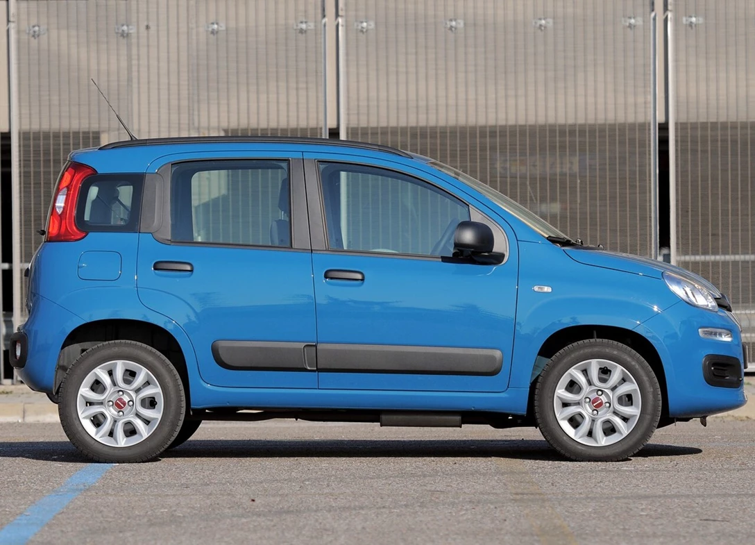 1690103-Fiat-Panda-2016-00.jpg