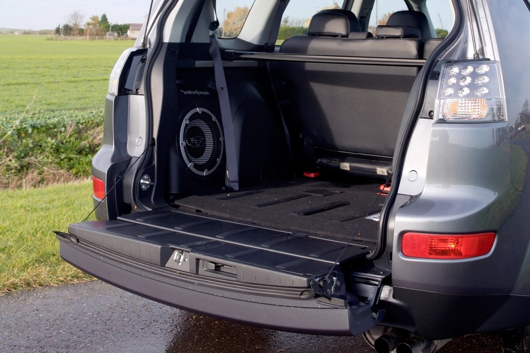 1632268-מיצובישי אאוטלנדר דור שני (2).jpg