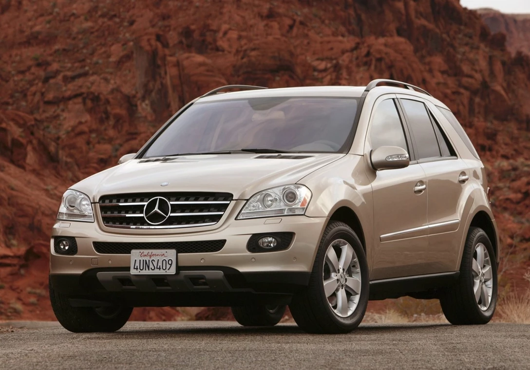 1593910-Mercedes-Benz-ML500 1.jpg