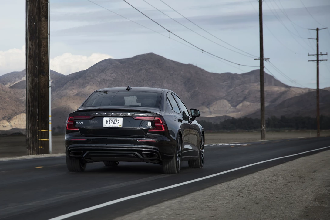 1605662-וולוו S60 מבחן דרכים השקה (12).jpg