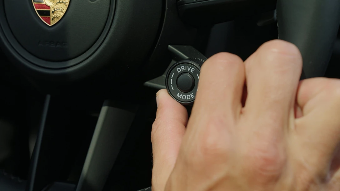 1664867-Porsche 992 GTS.01_02_23_08.Still066.jpg