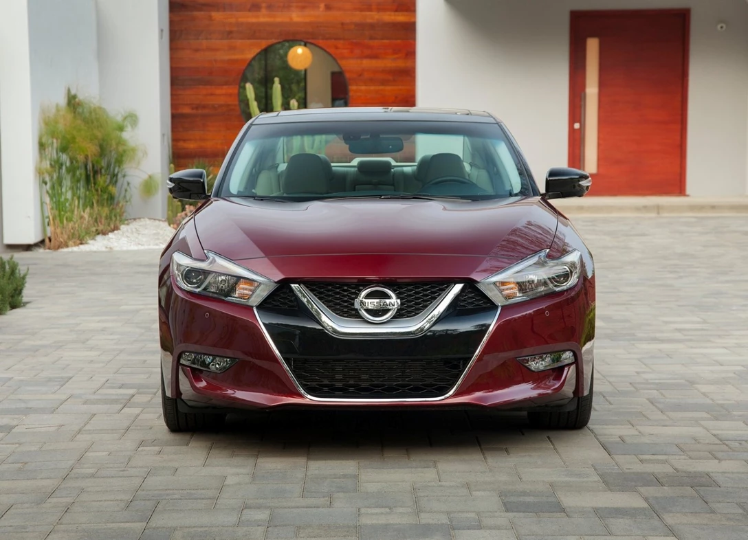 1667436-Nissan-Maxima-2017-03.jpg