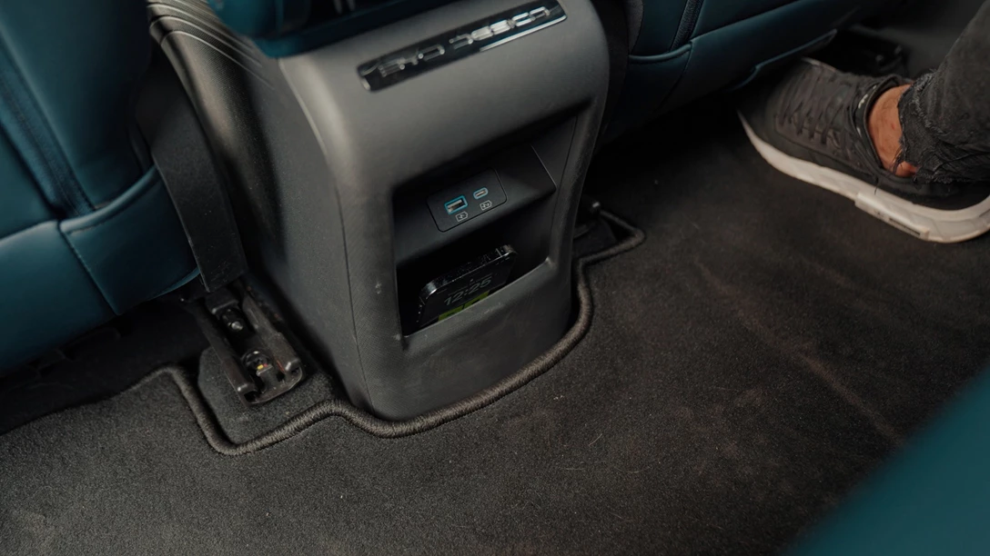 1672514-BYD ATTO 3.01_12_15_18.Still107 copy.jpg