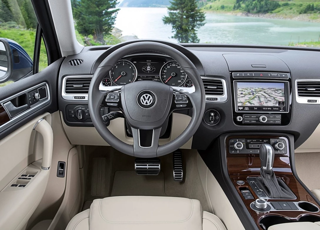 1666834-Volkswagen-Touareg-2016-04.jpg