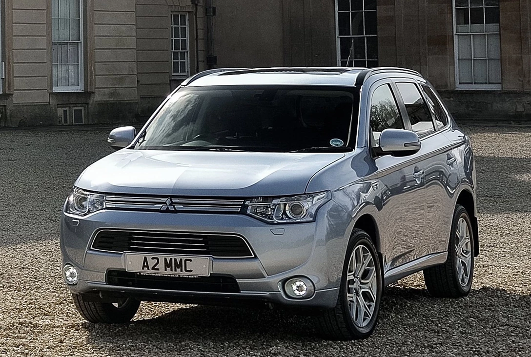 1653465-Mitsubishi-Outlander_PHEV-2014-03.jpg