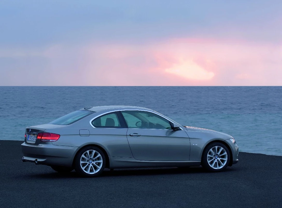 ב.מ.וו סדרה 3 קופה